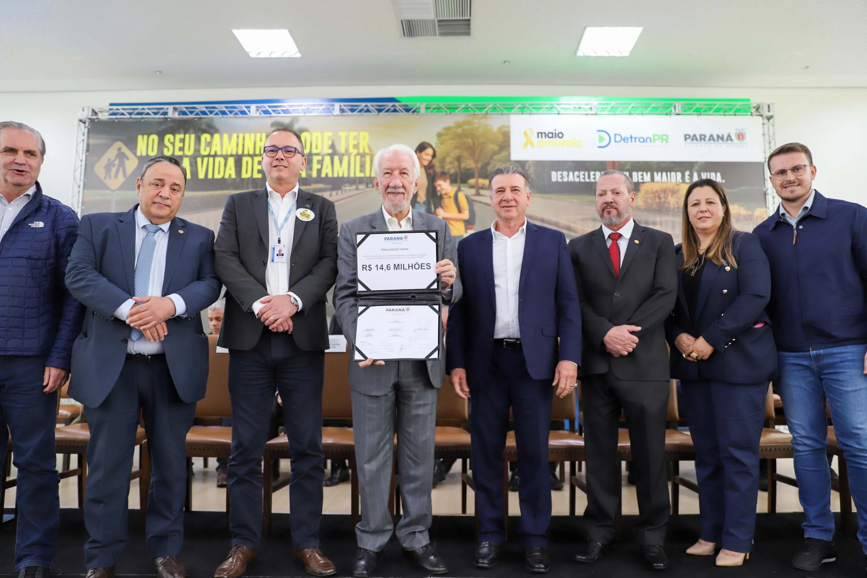 Chris Hemsworth em 12 Heróis