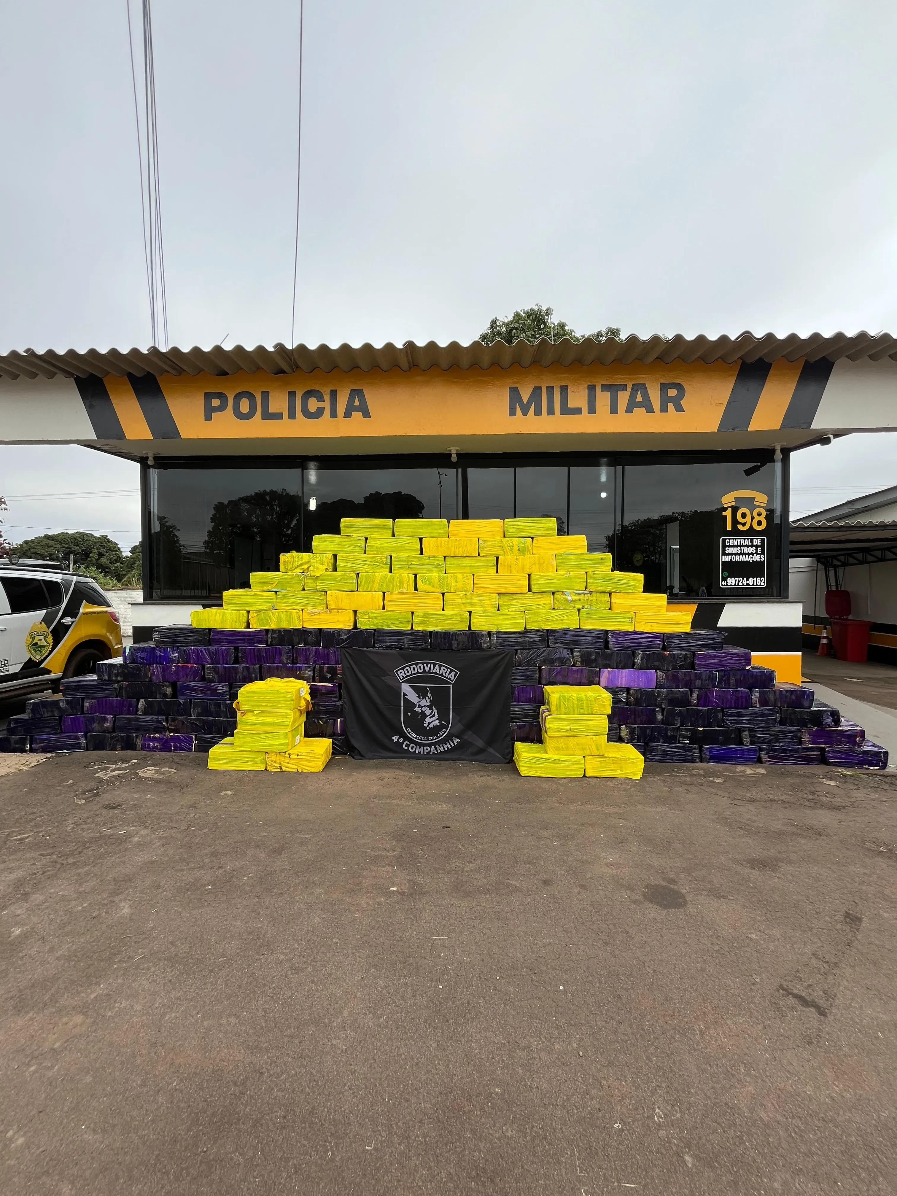 EQUIPE DE OPERAÇÃO COM CÃES DA POLÍCIA RODOVIÁRIA APREENDE  3 TONELADAS DE DROGAS EM RONDON NA PR-492.”